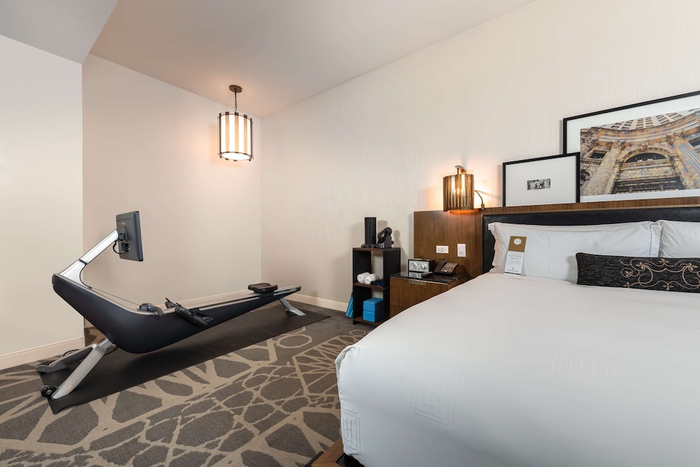 LondonHouse Chicago, Curio Collection by Hilton — Hotel rooms in Chicago, Illinois