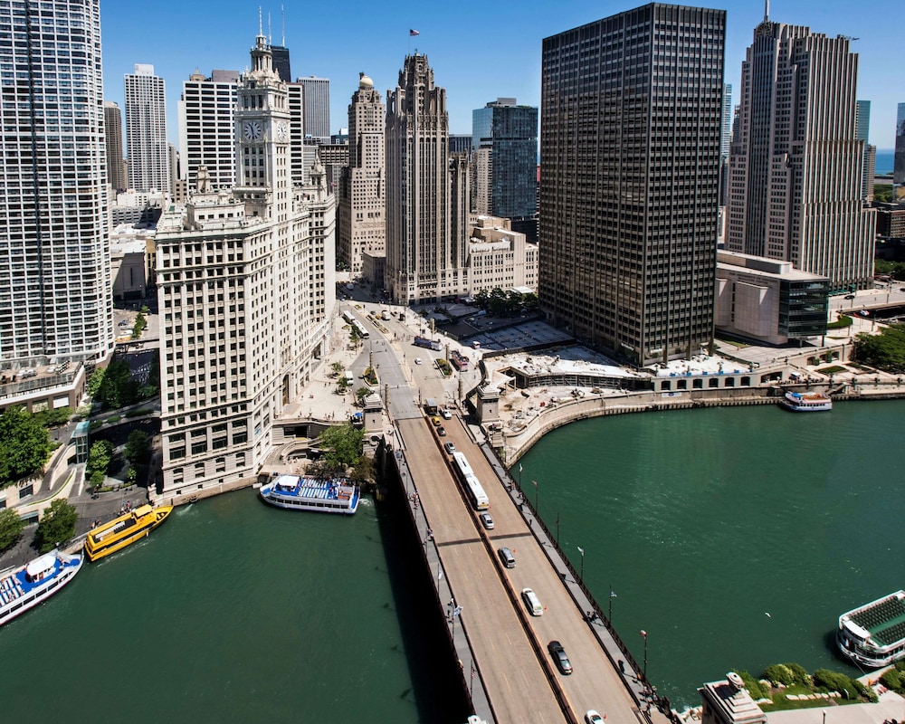 LondonHouse Chicago, Curio Collection by Hilton — Attractions in the area in Chicago, Illinois
