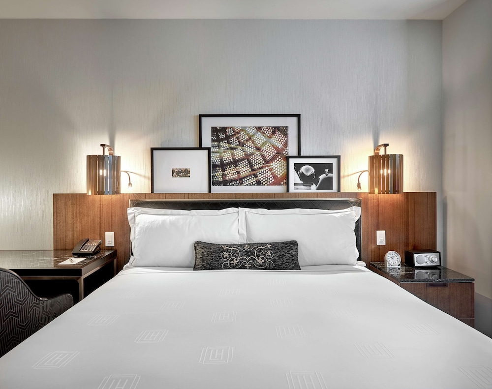 LondonHouse Chicago, Curio Collection by Hilton — Hotel rooms in Chicago, Illinois