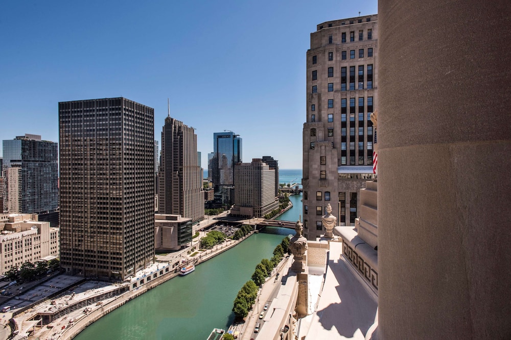 LondonHouse Chicago, Curio Collection by Hilton — Attractions in the area in Chicago, Illinois