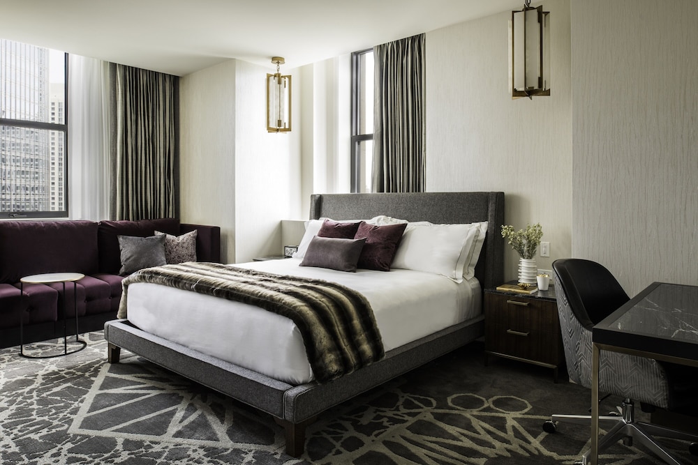 LondonHouse Chicago, Curio Collection by Hilton — Hotel rooms in Chicago, Illinois