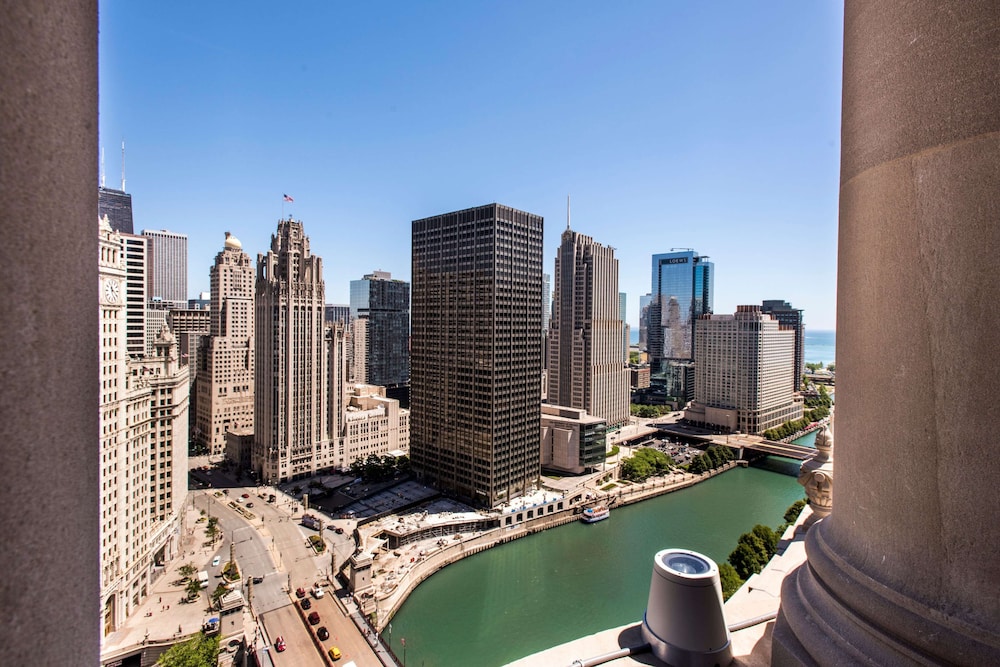 LondonHouse Chicago, Curio Collection by Hilton — Attractions in the area in Chicago, Illinois