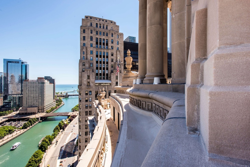 LondonHouse Chicago, Curio Collection by Hilton — Attractions in the area in Chicago, Illinois