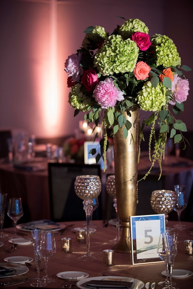 LondonHouse Chicago, Curio Collection by Hilton — Restaurant & bars in Chicago, Illinois