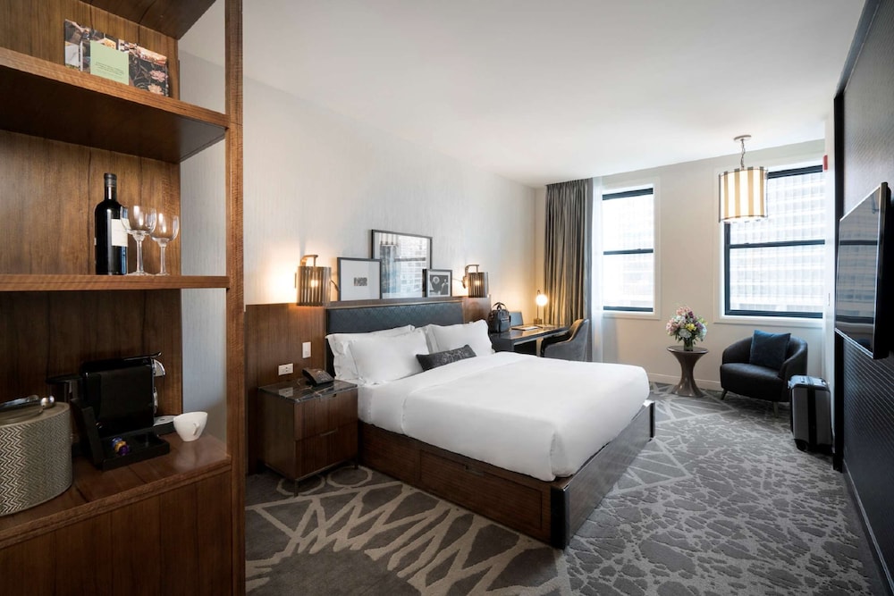 LondonHouse Chicago, Curio Collection by Hilton — Hotel rooms in Chicago, Illinois