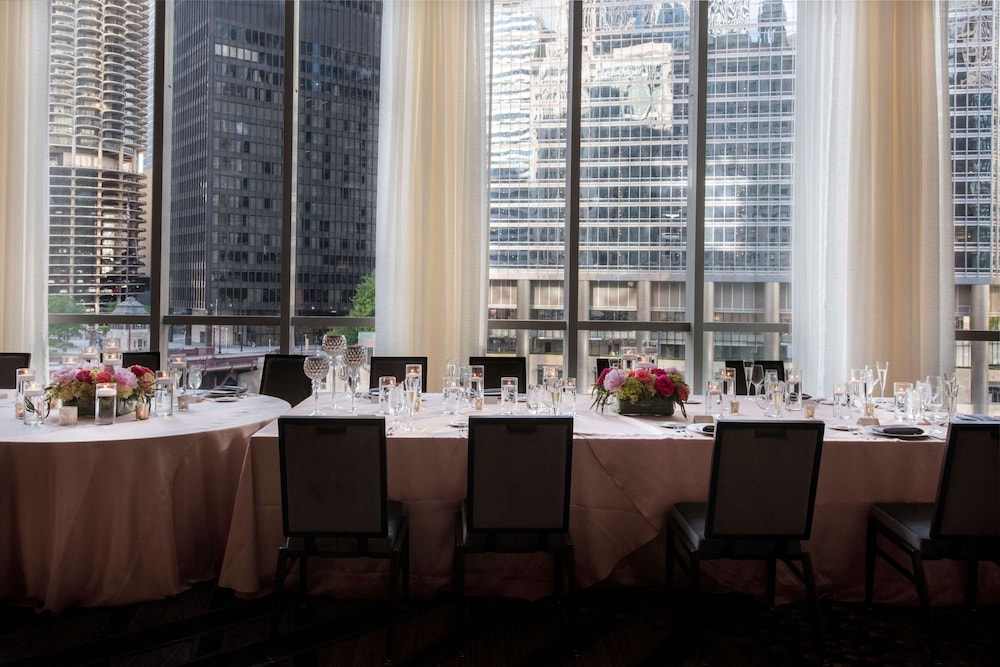 LondonHouse Chicago, Curio Collection by Hilton — Restaurant & bars in Chicago, Illinois