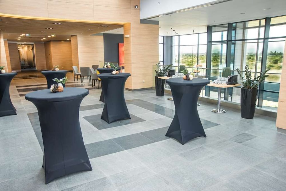 Hotel Premier Sofia Airport — Restaurant & bars in Sofia, Sofia (province)