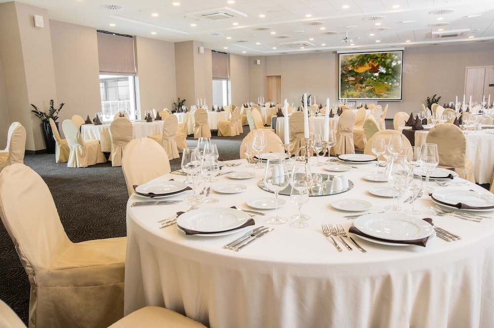 Hotel Premier Sofia Airport — Restaurant & bars in Sofia, Sofia (province)