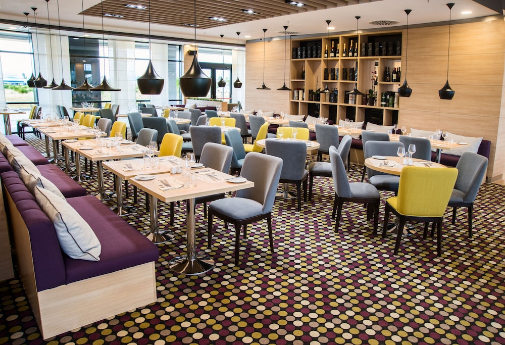 Hotel Premier Sofia Airport — Restaurant & bars in Sofia, Sofia (province)