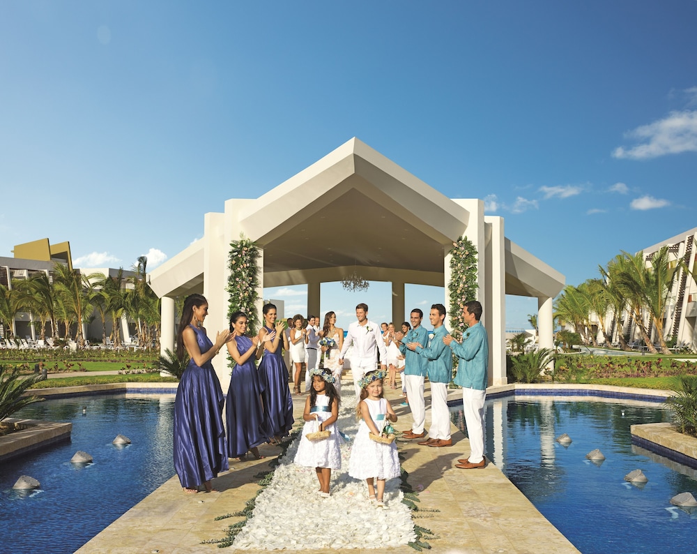 Dreams Onyx Resort & Spa All Inclusive — Hotel building in Uvero Alto, La Altagracia
