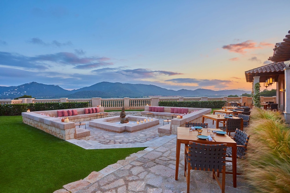 Cap Vermell Grand Hotel — Restaurant & bars in Capdepera, Balearic Islands