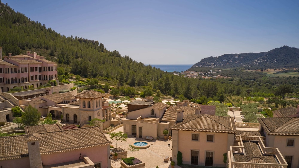 Cap Vermell Grand Hotel — Hotel building in Capdepera, Balearic Islands