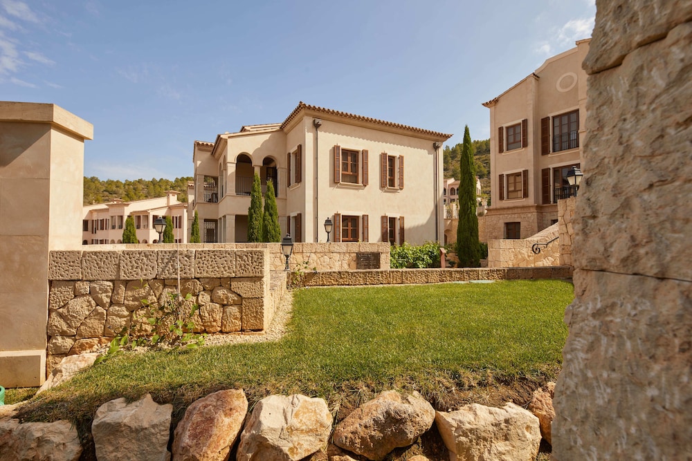 Cap Vermell Grand Hotel — Hotel building in Capdepera, Balearic Islands