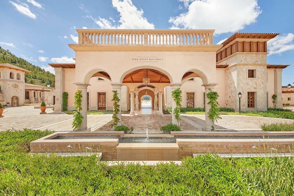 Cap Vermell Grand Hotel — Hotel building in Capdepera, Balearic Islands