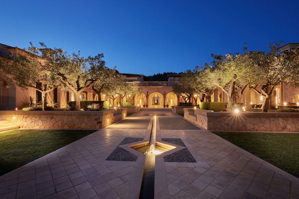 Cap Vermell Grand Hotel — Hotel building in Capdepera, Balearic Islands