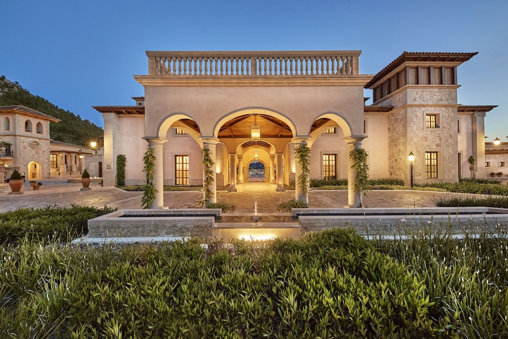 Cap Vermell Grand Hotel — Hotel building in Capdepera, Balearic Islands