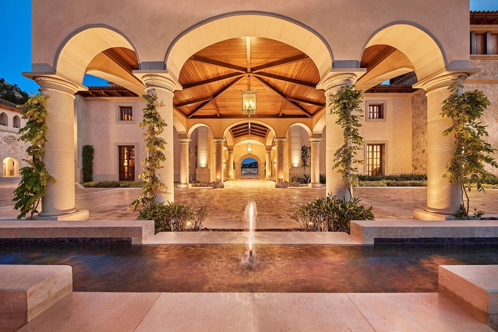Cap Vermell Grand Hotel — Hotel building in Capdepera, Balearic Islands
