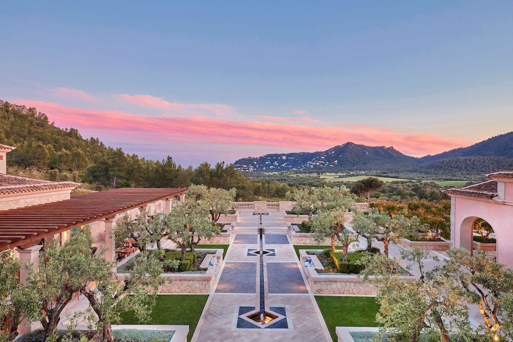 Cap Vermell Grand Hotel — Hotel building in Capdepera, Balearic Islands