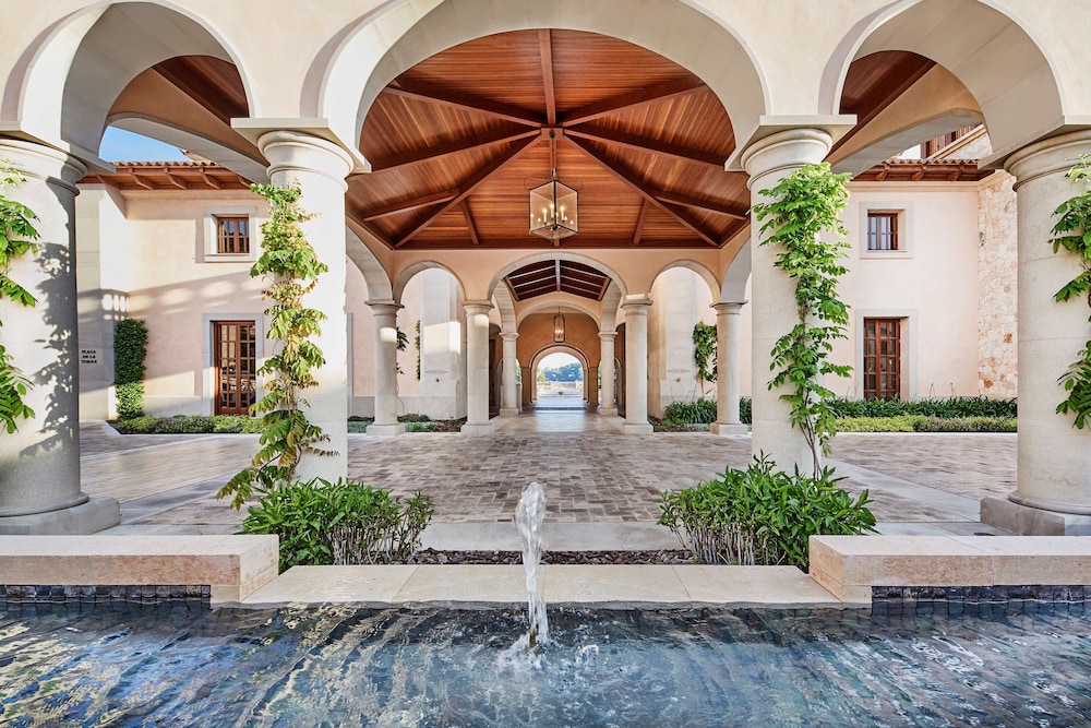 Cap Vermell Grand Hotel — Hotel building in Capdepera, Balearic Islands
