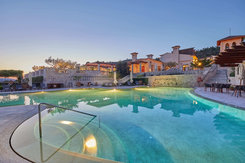 Cap Vermell Grand Hotel — Swimming pool in Capdepera, Balearic Islands