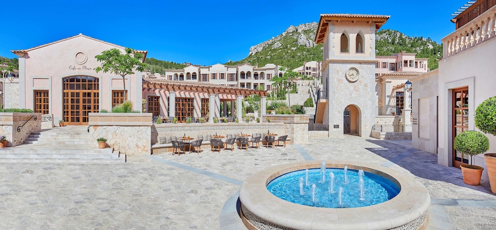 Cap Vermell Grand Hotel — Hotel building in Capdepera, Balearic Islands