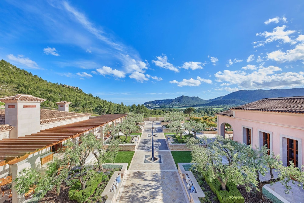 Cap Vermell Grand Hotel — Hotel building in Capdepera, Balearic Islands
