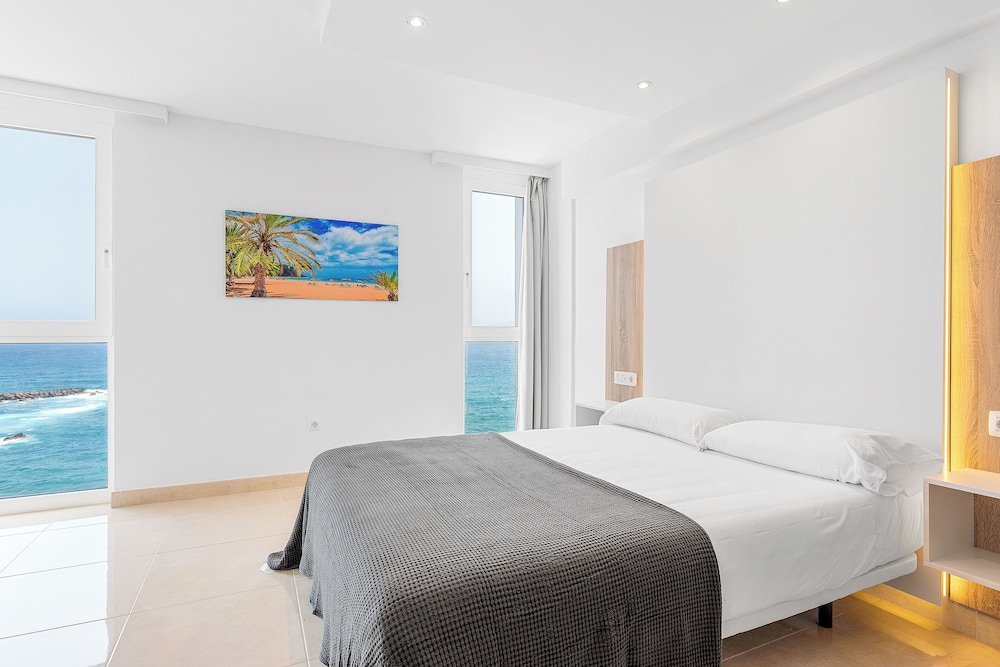 Ocean Vistas 24 — Hotel rooms in Puerto de la Cruz, Canary Islands