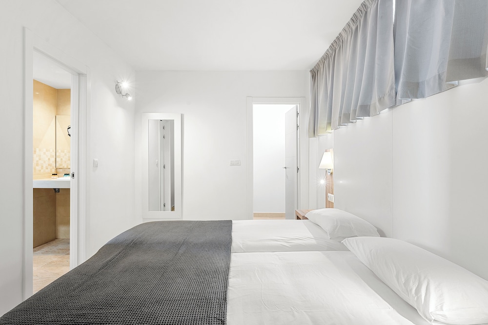 Ocean Vistas 24 — Hotel rooms in Puerto de la Cruz, Canary Islands