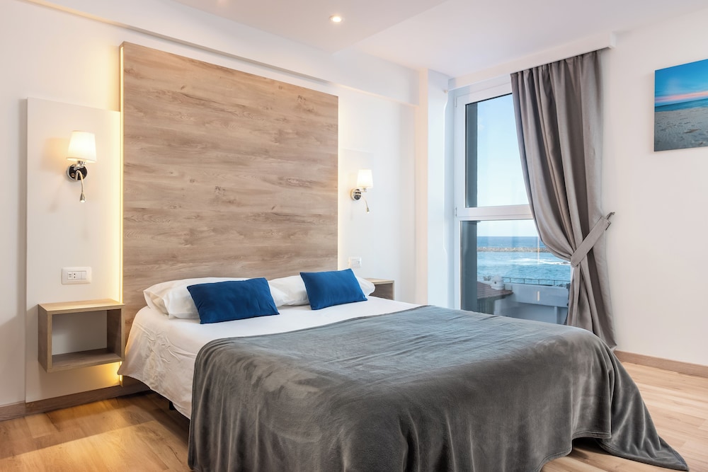 Ocean Vistas 24 — Hotel rooms in Puerto de la Cruz, Canary Islands
