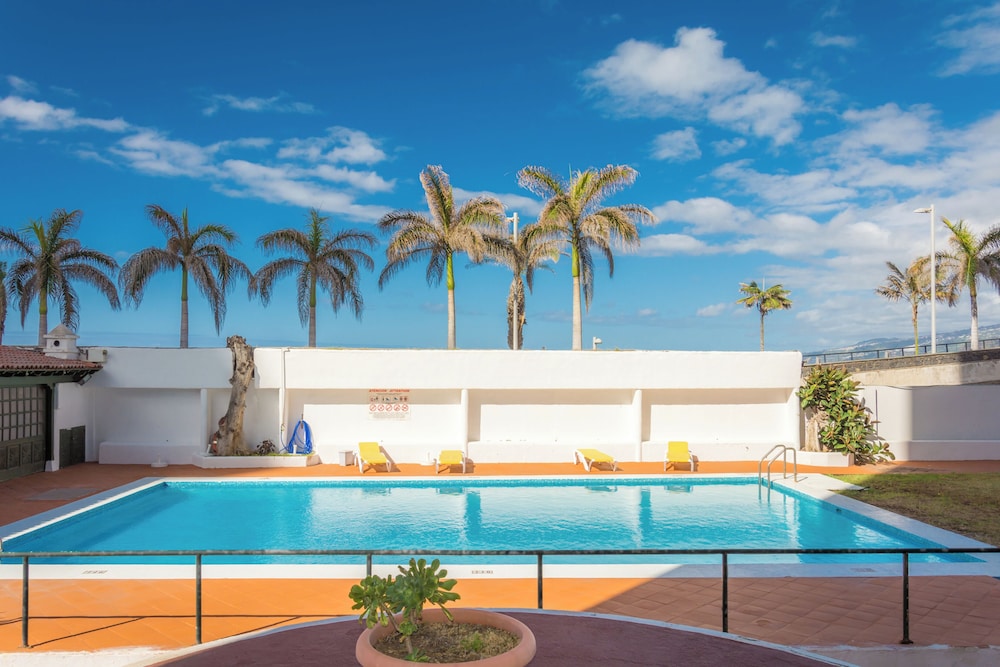 Ocean Vistas 24 — Swimming pool in Puerto de la Cruz, Canary Islands