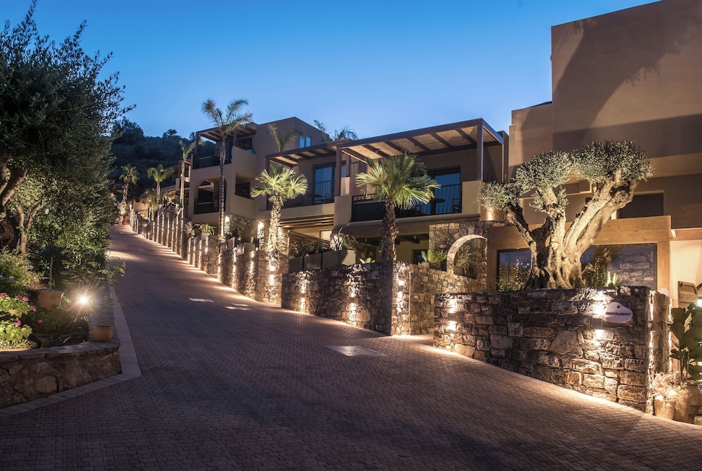 Enorme Infinity Elounda - Adults Only — Hotel building in Elounda