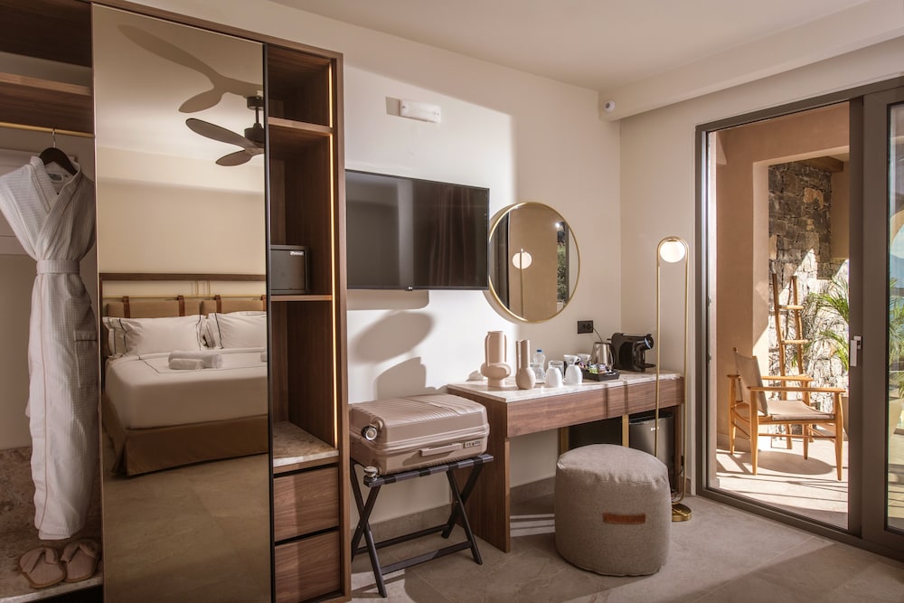 Enorme Infinity Elounda - Adults Only — Hotel rooms in Elounda