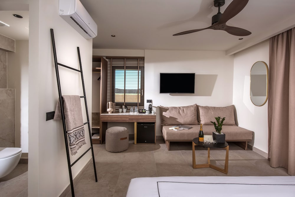 Enorme Infinity Elounda - Adults Only — Hotel rooms in Elounda