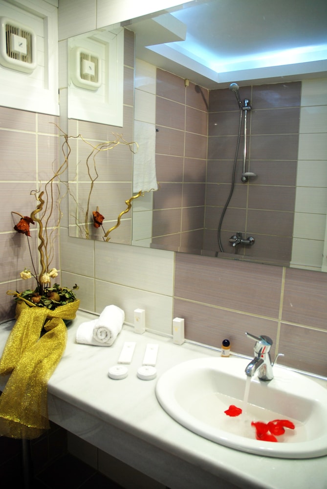 Letsos Hotel — Hotel rooms in Alikanas, Ionian Islands