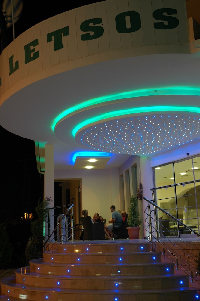 Letsos Hotel — Hotel building in Alikanas, Ionian Islands