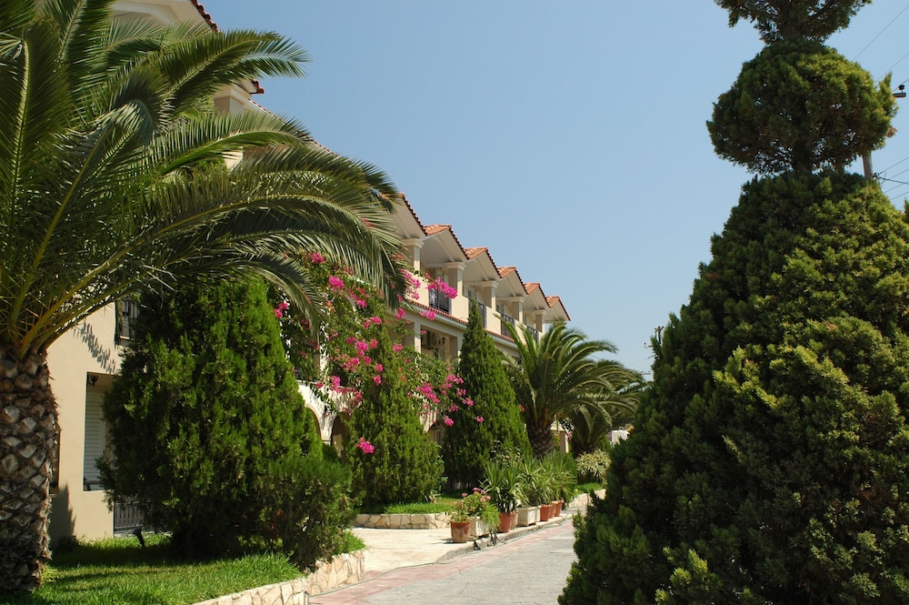 Letsos Hotel — Hotel building in Alikanas, Ionian Islands