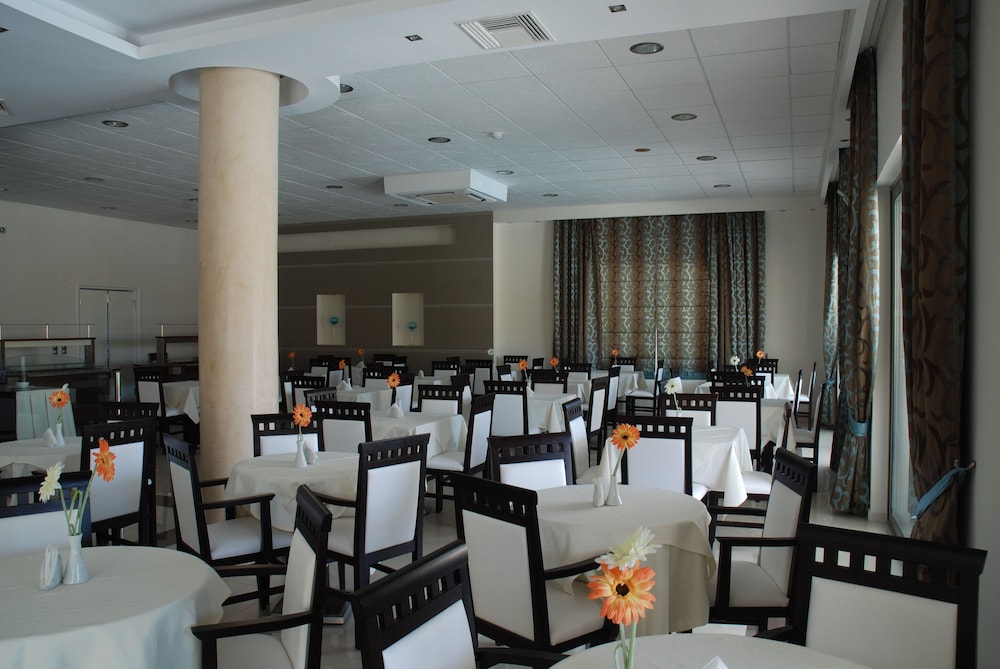 Letsos Hotel — Restaurant & bars in Alikanas, Ionian Islands