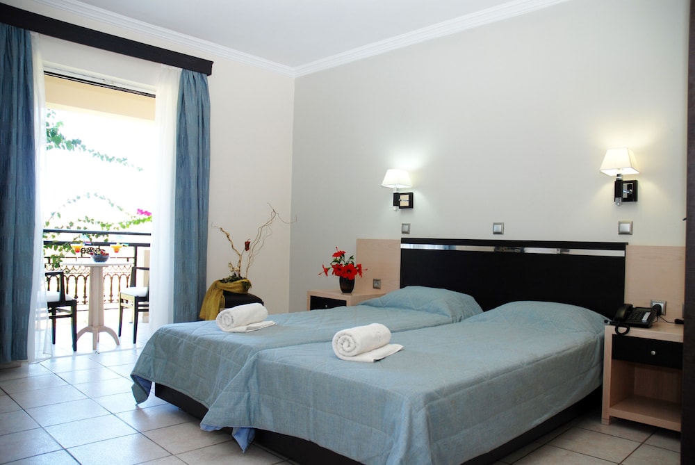 Letsos Hotel — Hotel rooms in Alikanas, Ionian Islands