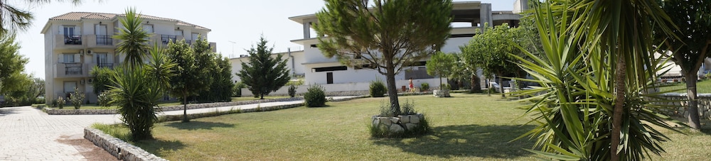 Letsos Hotel — Hotel building in Alikanas, Ionian Islands