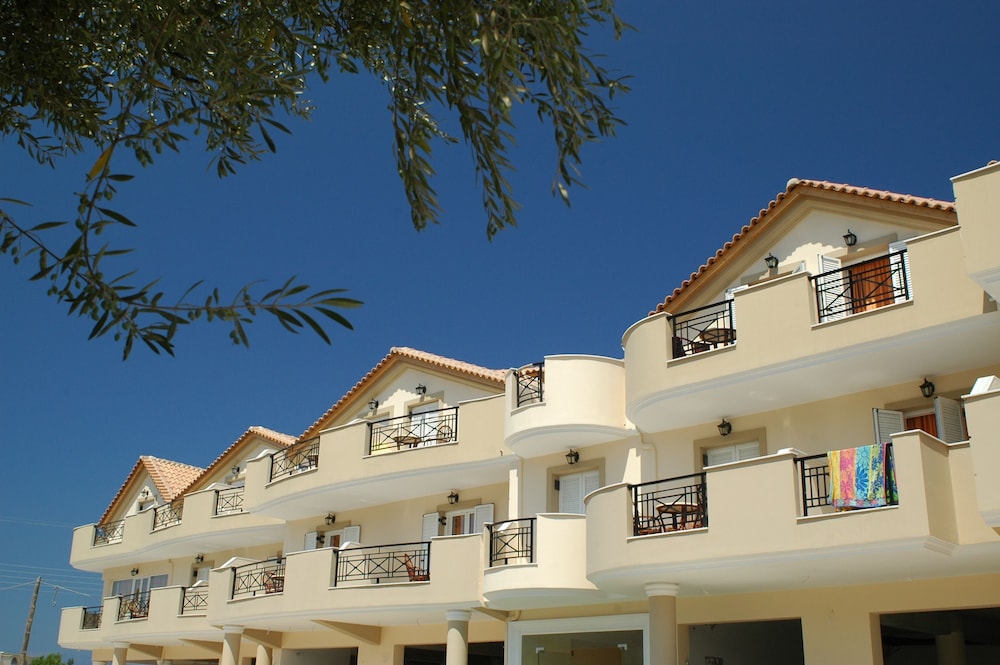 Letsos Hotel — Hotel building in Alikanas, Ionian Islands