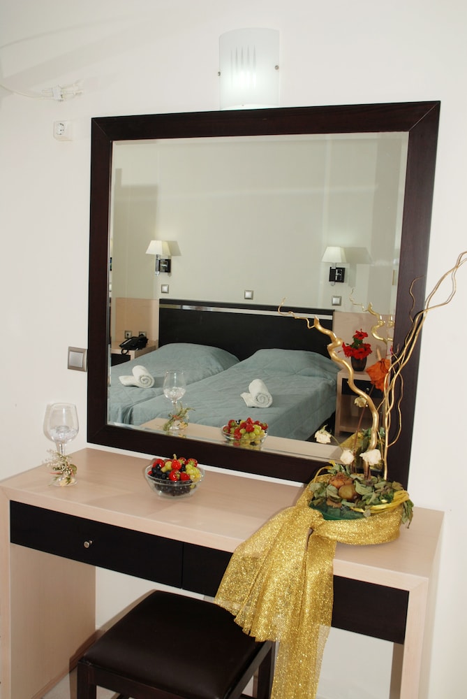 Letsos Hotel — Hotel rooms in Alikanas, Ionian Islands