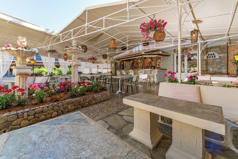 Hotel Sirena Beach — Restaurant & bars in Gouvia, Ionian Islands