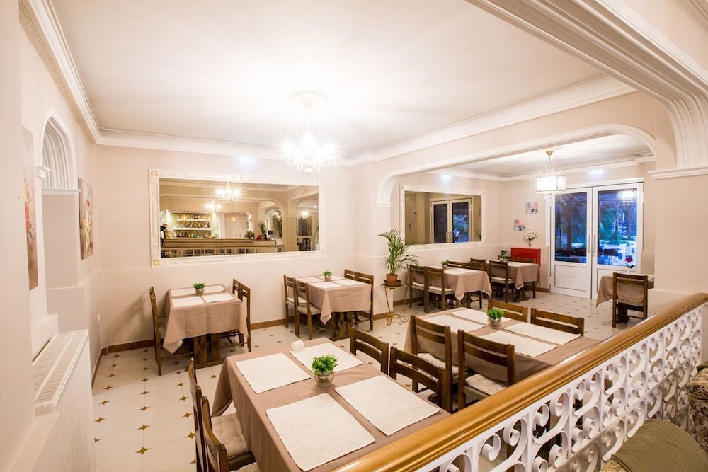 Hotel Sirena Beach — Restaurant & bars in Gouvia, Ionian Islands
