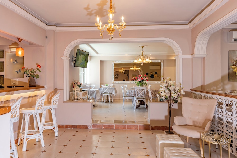 Hotel Sirena Beach — Restaurant & bars in Gouvia, Ionian Islands