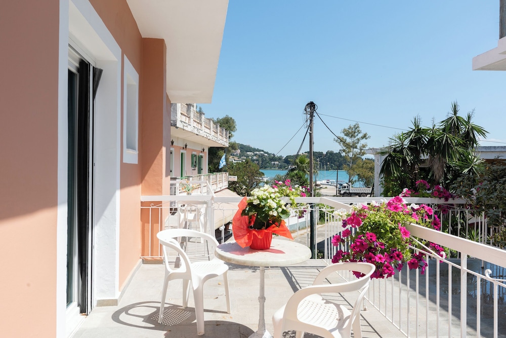 Hotel Sirena Beach — Hotel rooms in Gouvia, Ionian Islands