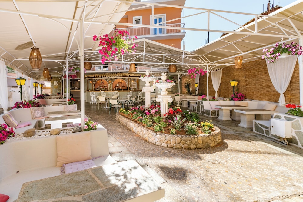 Hotel Sirena Beach — Hotel building in Gouvia, Ionian Islands