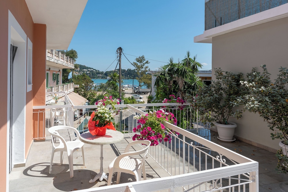 Hotel Sirena Beach — Hotel rooms in Gouvia, Ionian Islands