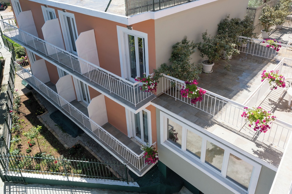 Hotel Sirena Beach — Hotel rooms in Gouvia, Ionian Islands