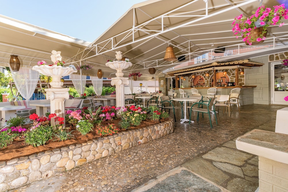 Hotel Sirena Beach — Restaurant & bars in Gouvia, Ionian Islands
