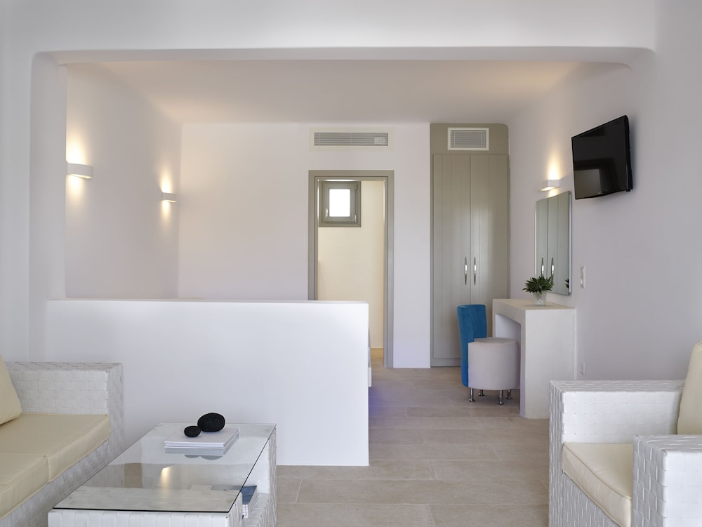 Aurora Luxury Suites — Hotel rooms in Imerovigli, South Aegean